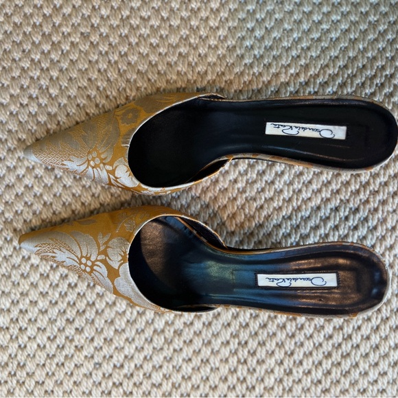 Oscar De La Renta Brocade Kitten Heel Mules Vintage Gold Floral Pointed 39/9 - Picture 5 of 9